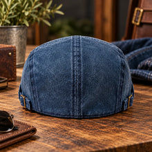 Lade das Bild in den Galerie-Viewer, Vintage Jeans-Schiebermütze aus Bio-Baumwolle – Handgefertigt