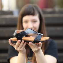 Lade das Bild in den Galerie-Viewer, OrthoSun - ergonomische Schmerzlinderungs-Sandalen